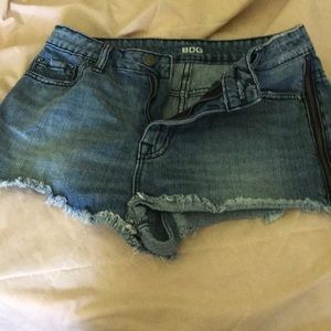 BDG Jean shorts with zipper on the right side.